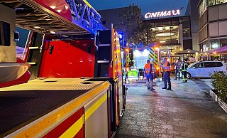 Feuerwehreinsatz am Boulevard. - Charlotte Mahncke Feuerwehreinsatz am Boulevard. - Charlotte Mahncke