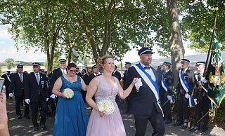 Bonenburg feiert ein prächtiges Schützenfest unter blauem Himmel. - Luna Brinkman Bonenburg feiert ein prächtiges Schützenfest unter blauem Himmel. - Luna Brinkman