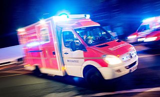 Wer im Rettungsdienst arbeitet, muss vor allem nachts mit bedrohlichen oder sogar übergriffigen Situationen rechnen. - picture alliance / Marcel Kusch/ Wer im Rettungsdienst arbeitet, muss vor allem nachts mit bedrohlichen oder sogar übergriffigen Situationen rechnen. - picture alliance / Marcel Kusch/