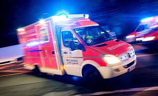 Der Patient wurde noch mit einem Rettungswagen in ein Krankenhaus gebracht. Dort starb er allerdings wenig später. - picture alliance / dpa Der Patient wurde noch mit einem Rettungswagen in ein Krankenhaus gebracht. Dort starb er allerdings wenig später. - picture alliance / dpa
