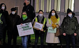 Die Demonstration des Aktionsbündnisses "Gemeinsam durch die Pandemie" (Foto) verlief am Montag aus Sicht der Polizei ohne Zwischenfälle. Bei der Wanderdemo der sogenannten Lichterspaziergänger kam es allerdings zu Querelen mit der Polizei. - Thorsten Gödecker Die Demonstration des Aktionsbündnisses "Gemeinsam durch die Pandemie" (Foto) verlief am Montag aus Sicht der Polizei ohne Zwischenfälle. Bei der Wanderdemo der sogenannten Lichterspaziergänger kam es allerdings zu Querelen mit der Polizei. - Thorsten Gödecker