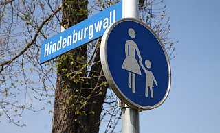 Die Bürger für Höxter (BfH) wollen den Hauptweg am Wall, unter anderem den Hindenburgwall, auch für Radfahrer öffnen. - Hermann Ludwig (Achivbild) Die Bürger für Höxter (BfH) wollen den Hauptweg am Wall, unter anderem den Hindenburgwall, auch für Radfahrer öffnen. - Hermann Ludwig (Achivbild)