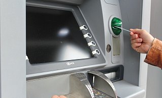 Auch an Geldautomaten und bei Kartenzahlungen kann es für Kunden der Sparkasse Paderborn-Detmold zu Störungen kommen. - (Symbolbild) Pixabay Auch an Geldautomaten und bei Kartenzahlungen kann es für Kunden der Sparkasse Paderborn-Detmold zu Störungen kommen. - (Symbolbild) Pixabay