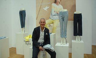 Marc Freyberg - hier auf der Collection Premiere Düsseldorf im Sommer 2019 - ist in die Geschäftsführungsebene bei Brax aufgestiegen. - Natalie Gottwald Marc Freyberg - hier auf der Collection Premiere Düsseldorf im Sommer 2019 - ist in die Geschäftsführungsebene bei Brax aufgestiegen. - Natalie Gottwald