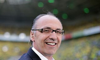 Jürgen Kohler beobachtet seine Nachfolger im DFB-Trikot genau. - picture alliance / dpa Jürgen Kohler beobachtet seine Nachfolger im DFB-Trikot genau. - picture alliance / dpa