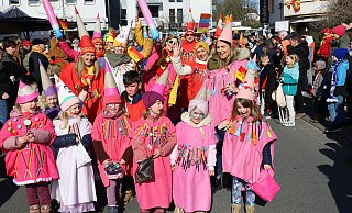 Beim Kinderzug am Karnevalssonntag gab es viele bunte und kreative Gruppenkostüme zu bestaunen. Mehr dazu in der Fotostrecke. - Regina Brucksch Beim Kinderzug am Karnevalssonntag gab es viele bunte und kreative Gruppenkostüme zu bestaunen. Mehr dazu in der Fotostrecke. - Regina Brucksch