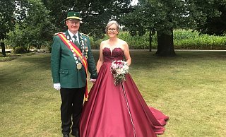 Otto und Andrea Klabes regieren die Bentfelder Schützen. - Nikola Becker Otto und Andrea Klabes regieren die Bentfelder Schützen. - Nikola Becker