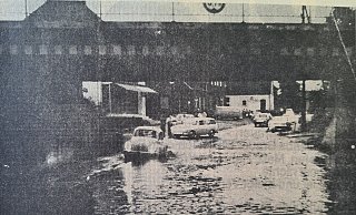 Vor 50 Jahren wie heute: Wassermassen versperren die Unterführung in Ahle. - NW/Louisa Kohnert Vor 50 Jahren wie heute: Wassermassen versperren die Unterführung in Ahle. - NW/Louisa Kohnert