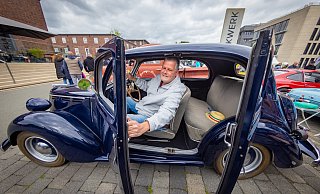 Bitte Platz nehmen im Fiat Millecente 1100 E. Das Kultauto, Erstzulassung 1952, kommt ganz ohne Mittelsäule aus und versprüht auch ein bisschen dolce vita auf vier Rädern. - Mike-Dennis Müller Bitte Platz nehmen im Fiat Millecente 1100 E. Das Kultauto, Erstzulassung 1952, kommt ganz ohne Mittelsäule aus und versprüht auch ein bisschen dolce vita auf vier Rädern. - Mike-Dennis Müller