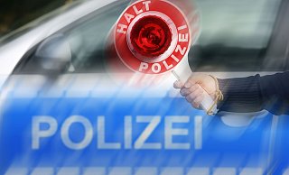 Die Polizei kontrolliert verstärkt Radfahrer (Symbolbild). - Jochen Tack Die Polizei kontrolliert verstärkt Radfahrer (Symbolbild). - Jochen Tack