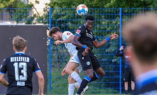 Sommerneuzugang Bryan Lasme erzielt für Arminia Bielefeld den Führungstreffer im Test gegen Wiedenbrück. - Andreas Zobe Sommerneuzugang Bryan Lasme erzielt für Arminia Bielefeld den Führungstreffer im Test gegen Wiedenbrück. - Andreas Zobe