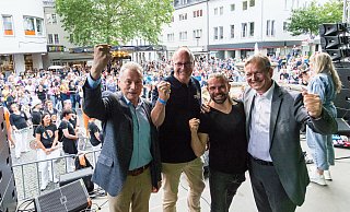 Dieter Honervogt (v. l.), Uwe Seibel, Thilo Pohlschmidt und Michael Dreier geben sich kämpferisch und wollen das Paderquellgebiet schnellstmöglich wieder mit Bäumen begrünen. - Lena Henning Dieter Honervogt (v. l.), Uwe Seibel, Thilo Pohlschmidt und Michael Dreier geben sich kämpferisch und wollen das Paderquellgebiet schnellstmöglich wieder mit Bäumen begrünen. - Lena Henning