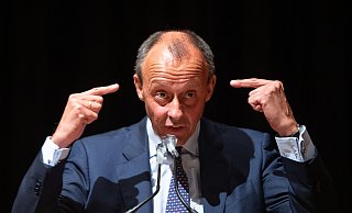 Bundeskanzler Friedrich Merz (CDU) sorgt mit seiner Zirkuszelt-Bemerkung für Empörung in Teilen der Bevölkerung. - dpa Bundeskanzler Friedrich Merz (CDU) sorgt mit seiner Zirkuszelt-Bemerkung für Empörung in Teilen der Bevölkerung. - dpa