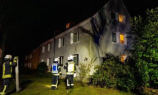 Bei einem Küchenbrand am späten Samstagabend in Bielefeld wurde eine Dachgeschosswohnung unbewohnbar. - Paul Brinkmann Bei einem Küchenbrand am späten Samstagabend in Bielefeld wurde eine Dachgeschosswohnung unbewohnbar. - Paul Brinkmann