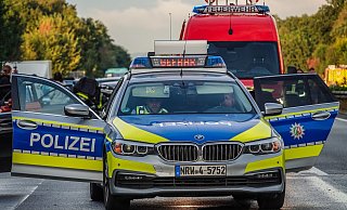 Die Straße musste nach dem Unfall vorübergehend voll gesperrt werden. - Symbolfoto: Paul Brinkmann Die Straße musste nach dem Unfall vorübergehend voll gesperrt werden. - Symbolfoto: Paul Brinkmann