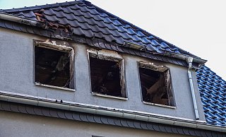 Die Wohnung im Dachgeschoss ist nach dem Brand an der Arnoldstraße in Bielefeld nicht mehr bewohnbar. - Paul Brinkmann Die Wohnung im Dachgeschoss ist nach dem Brand an der Arnoldstraße in Bielefeld nicht mehr bewohnbar. - Paul Brinkmann