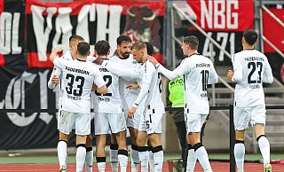 Der SC Paderborn nimmt drei Punkte aus Nürnberg mit. - Daniel Karmann/dpa Der SC Paderborn nimmt drei Punkte aus Nürnberg mit. - Daniel Karmann/dpa