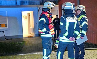 "Bemerkenswerter Zusammenhalt": Die Bewohner des großen Mehrfamilienhauses überraschten die Einsatzkräfte. - Barbara Franke "Bemerkenswerter Zusammenhalt": Die Bewohner des großen Mehrfamilienhauses überraschten die Einsatzkräfte. - Barbara Franke
