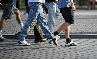 Vor allem unter jungen Männern beobachten die Forscher einen stärkeren Hang zu rechtem Gedankengut. (Symbolbild) - Carla Benkö/dpa Vor allem unter jungen Männern beobachten die Forscher einen stärkeren Hang zu rechtem Gedankengut. (Symbolbild) - Carla Benkö/dpa