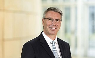 Der SPD-Landtagsabgeordnete Christian Dahm ist mit den Antworten der Bahn zum Trassenbauprojekt zwischen Bielefeld und Hannover nicht zufrieden. - SPD Der SPD-Landtagsabgeordnete Christian Dahm ist mit den Antworten der Bahn zum Trassenbauprojekt zwischen Bielefeld und Hannover nicht zufrieden. - SPD