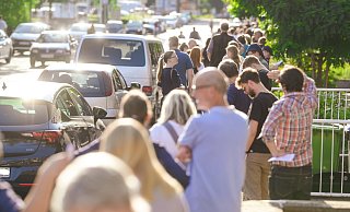 Wahlschlange vor einem Paderborner Wahllokal. - Besim Mazhiqi Wahlschlange vor einem Paderborner Wahllokal. - Besim Mazhiqi
