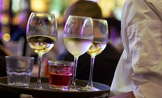 Servicekräfte sind zurzeit gesucht in der Gastronomie, aber vor allem auch junge Menschen, die sich in dieser Branche ausbilden lassen möchten. - Pixabay (Symbolfoto) Servicekräfte sind zurzeit gesucht in der Gastronomie, aber vor allem auch junge Menschen, die sich in dieser Branche ausbilden lassen möchten. - Pixabay (Symbolfoto)