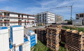 Es wird viel gebaut in Paderborn, so wie hier im Neubaugebiet Springbach Höfe - doch Bauherren müssen aktuell längere Wartezeiten in Kauf nehmen. - Niklas Tüns (Archiv) Es wird viel gebaut in Paderborn, so wie hier im Neubaugebiet Springbach Höfe - doch Bauherren müssen aktuell längere Wartezeiten in Kauf nehmen. - Niklas Tüns (Archiv)