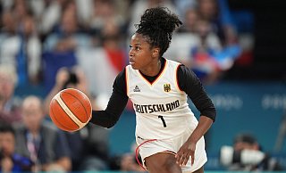 Die deutschen Basketballerinnen um Alexis Peterson haben den Einzug ins Halbfinale klar verpasst. - Marcus Brandt/dpa Die deutschen Basketballerinnen um Alexis Peterson haben den Einzug ins Halbfinale klar verpasst. - Marcus Brandt/dpa