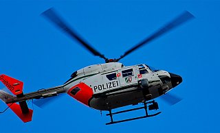 Nach einem Unfall auf der B 480 wurde eine Suchaktion nach einem möglichen Unfallopfer gestartet. Unterstützung kam auch aus der Luft.. - (Symbolbild) Pixabay Nach einem Unfall auf der B 480 wurde eine Suchaktion nach einem möglichen Unfallopfer gestartet. Unterstützung kam auch aus der Luft.. - (Symbolbild) Pixabay