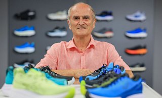 Ein Leben für das Laufen: Olympiasieger Waldemar Cierpinski in seinem Geschäft. - Jan Woitas/dpa Ein Leben für das Laufen: Olympiasieger Waldemar Cierpinski in seinem Geschäft. - Jan Woitas/dpa