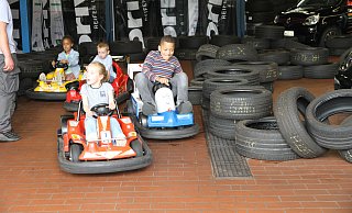 Auch die Kinder hatten viel Spaß bei der Gewerbeschau. Sie waren wirklich "on wheels". - Johannes Büttner Auch die Kinder hatten viel Spaß bei der Gewerbeschau. Sie waren wirklich "on wheels". - Johannes Büttner
