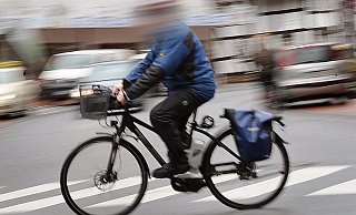 Die FDP fordert einen Zebrastreifen auf der Bahnhofstraße in Höhe Lotto Baak. Und die Grünen möchten dringend ein Rad- und Fußwegkonzept für die Holter Straße. - vornbaeumen Die FDP fordert einen Zebrastreifen auf der Bahnhofstraße in Höhe Lotto Baak. Und die Grünen möchten dringend ein Rad- und Fußwegkonzept für die Holter Straße. - vornbaeumen