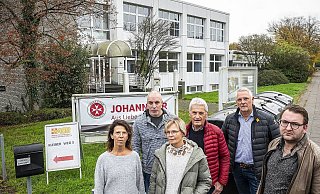 Anwohner hatten schon früh gegen die Obdachlosenunterbringung in ihrem Viertel protestiert. Bernd Witte (2. v.r.) sagt, viele Befürchtungen seien leider eingetreten. - Christine Panhorst Anwohner hatten schon früh gegen die Obdachlosenunterbringung in ihrem Viertel protestiert. Bernd Witte (2. v.r.) sagt, viele Befürchtungen seien leider eingetreten. - Christine Panhorst