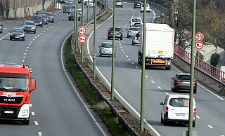 Auf dem städtischen Abschnitt gilt bereits seit mehr als einem Jahr rund um die Uhr Tempo 80. Der Landesbetrieb Straßen NRW sträubt sich seither, die Anordnung der Stadt umzusetzen. - Wolfgang Rudolf Auf dem städtischen Abschnitt gilt bereits seit mehr als einem Jahr rund um die Uhr Tempo 80. Der Landesbetrieb Straßen NRW sträubt sich seither, die Anordnung der Stadt umzusetzen. - Wolfgang Rudolf