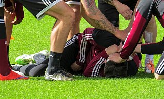 Der Spieler hatte sich während des Spiels schwer verletzt. - Symbolfoto: Pixabay Der Spieler hatte sich während des Spiels schwer verletzt. - Symbolfoto: Pixabay