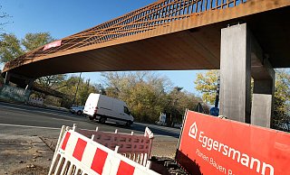 Die neue Brücke über die B61 wird wohl bis Ende dieses Jahres fertiggestellt. Bis auf ein klitzekleines Stück. Derzeit werden die Segmente verschweißt - Andreas Frücht Die neue Brücke über die B61 wird wohl bis Ende dieses Jahres fertiggestellt. Bis auf ein klitzekleines Stück. Derzeit werden die Segmente verschweißt - Andreas Frücht