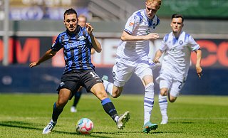 SCP-Akteur Julian Justvan (l.), hier im Duell gegen den Karlsruher Tim Breithaupt, feierte beim 5:0-Heimsieg gegen den KSC einen perfekten Start in die neue Saison. - Besim Mazhiqi SCP-Akteur Julian Justvan (l.), hier im Duell gegen den Karlsruher Tim Breithaupt, feierte beim 5:0-Heimsieg gegen den KSC einen perfekten Start in die neue Saison. - Besim Mazhiqi