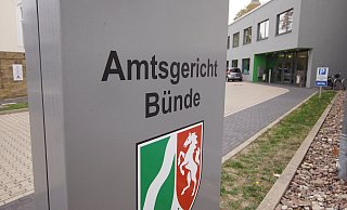 Das Amtsgericht in Bünde. - Niklas Krämer Das Amtsgericht in Bünde. - Niklas Krämer
