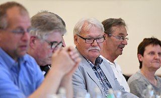 Hat alles im Griff: Sportfunktionär Friedhelm Spey, hier beim Ordentlichen Kreistag des Fußballkreises Minden. - Jürgen Krüger Hat alles im Griff: Sportfunktionär Friedhelm Spey, hier beim Ordentlichen Kreistag des Fußballkreises Minden. - Jürgen Krüger