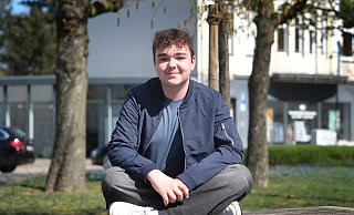 Daniel Tincu ist mit zwei Jahren aus Rumänien nach Gütersloh gekommen. Ich sehe Rumänien eher als Urlaubsort. Ein Leben in Rumänien kann ich mir offen gesagt nicht vorstellen. - Andreas Frücht Daniel Tincu ist mit zwei Jahren aus Rumänien nach Gütersloh gekommen. Ich sehe Rumänien eher als Urlaubsort. Ein Leben in Rumänien kann ich mir offen gesagt nicht vorstellen. - Andreas Frücht