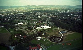 Der Landschaftspark "Aqua Magica" kurz vor der Eröffnung im April 2000. Struktur und Wasserkrater sind gut zu erkennen, das Grün brauchte ob der schlechten Witterung noch ein Weilchen. - Peter Steinert/NW Der Landschaftspark "Aqua Magica" kurz vor der Eröffnung im April 2000. Struktur und Wasserkrater sind gut zu erkennen, das Grün brauchte ob der schlechten Witterung noch ein Weilchen. - Peter Steinert/NW