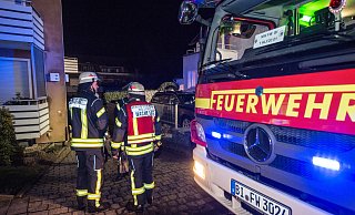 Bis zum Morgen war die Feuerwehr im Dauereinsatz. Feuerwerk und Böller hatten um Jahreswechsel reichlich Grund zum Löschen gegeben. - Symbolfoto: Christian Mathiesen Bis zum Morgen war die Feuerwehr im Dauereinsatz. Feuerwerk und Böller hatten um Jahreswechsel reichlich Grund zum Löschen gegeben. - Symbolfoto: Christian Mathiesen