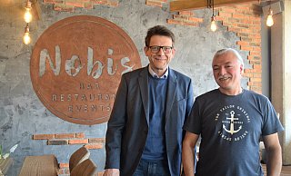 Alexander Luttermann (l.) hat das Nobis zum 1. April an Kemal Ari übergeben. - Mareike Patock Alexander Luttermann (l.) hat das Nobis zum 1. April an Kemal Ari übergeben. - Mareike Patock