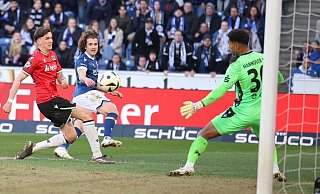 Arminia-Kapitän Mael Corboz erzielt gegen Hannover 96 II spät den 2:2-Ausgleich. - Oliver Krato Arminia-Kapitän Mael Corboz erzielt gegen Hannover 96 II spät den 2:2-Ausgleich. - Oliver Krato