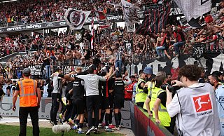 Frankfurt feiert den Champions-League-Einzug. - Philipp von Ditfurth/dpa Frankfurt feiert den Champions-League-Einzug. - Philipp von Ditfurth/dpa
