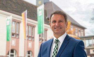 Michael Stickeln (CDU) ist seit 2020 Landrat im Kreis Höxter und war zuvor 16 Jahre Bürgermeister in Warburg. - Kreis/Irina Jansen Michael Stickeln (CDU) ist seit 2020 Landrat im Kreis Höxter und war zuvor 16 Jahre Bürgermeister in Warburg. - Kreis/Irina Jansen