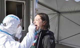 Anne Rittmeier, Programmiererin bei Venjakob Maschinenbau, benötigt das negaitvfe Ergebnis ihres Corona-Schnelltests für eine Dienstreise nach Portugal. - DRK Anne Rittmeier, Programmiererin bei Venjakob Maschinenbau, benötigt das negaitvfe Ergebnis ihres Corona-Schnelltests für eine Dienstreise nach Portugal. - DRK