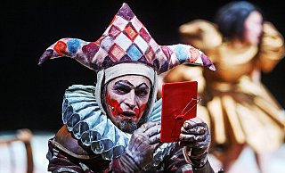 Rigoletto, ein Hofnarr, dem sämtliche Ideale abhandengekommen sind, verkörpert durch Schauspieler Stefan Imholz. - Sarah Jonek Rigoletto, ein Hofnarr, dem sämtliche Ideale abhandengekommen sind, verkörpert durch Schauspieler Stefan Imholz. - Sarah Jonek
