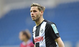 Justin Eilers ist bereits der 13. Spieler, der den SC Verl verlässt. Den 32-jährigen Mittelstürmer zieht es zum Drittligisten Hallescher FC. - Jens Dünhölter Justin Eilers ist bereits der 13. Spieler, der den SC Verl verlässt. Den 32-jährigen Mittelstürmer zieht es zum Drittligisten Hallescher FC. - Jens Dünhölter