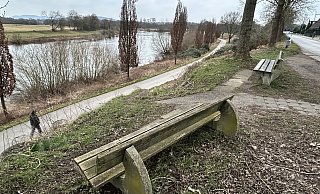 Dieser Bereich oberhalb der Weser soll neu gestaltet werden und der Trampelpfad (Bildmitte) erneuert werden. - Nicole Sielermann Dieser Bereich oberhalb der Weser soll neu gestaltet werden und der Trampelpfad (Bildmitte) erneuert werden. - Nicole Sielermann